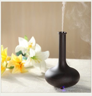 經(jīng)典花瓶香熏機(jī) 超聲波、木紋與負(fù)離子加濕器的企業(yè)禮品定制新選擇